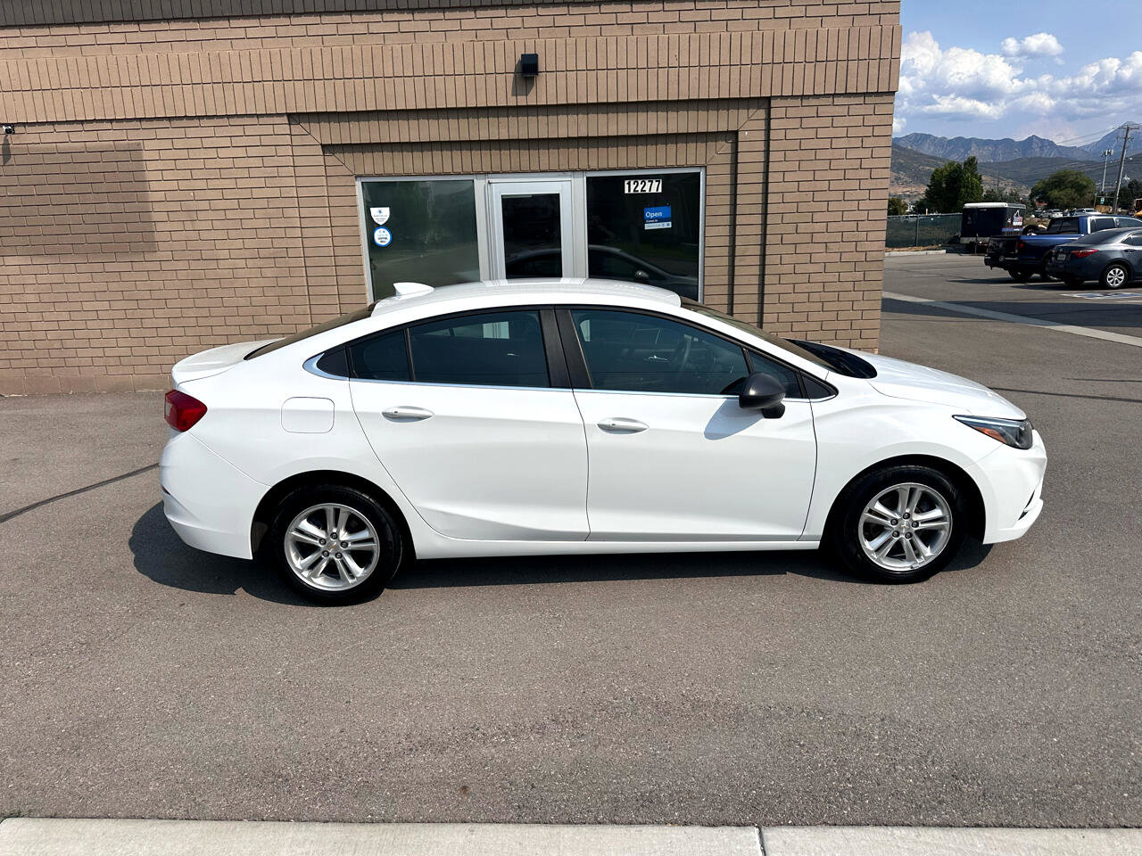 Used 2017 Chevrolet Cruze LT w/ Convenience Package image 2