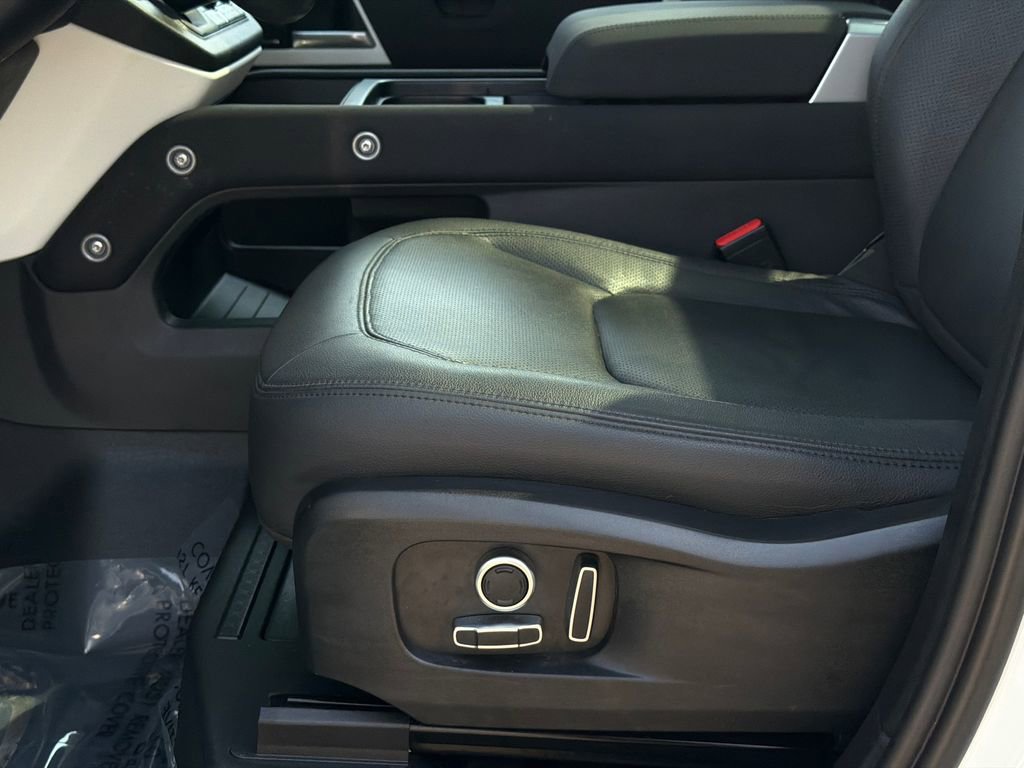 Used 2023 Land Rover Defender 130 S image 17