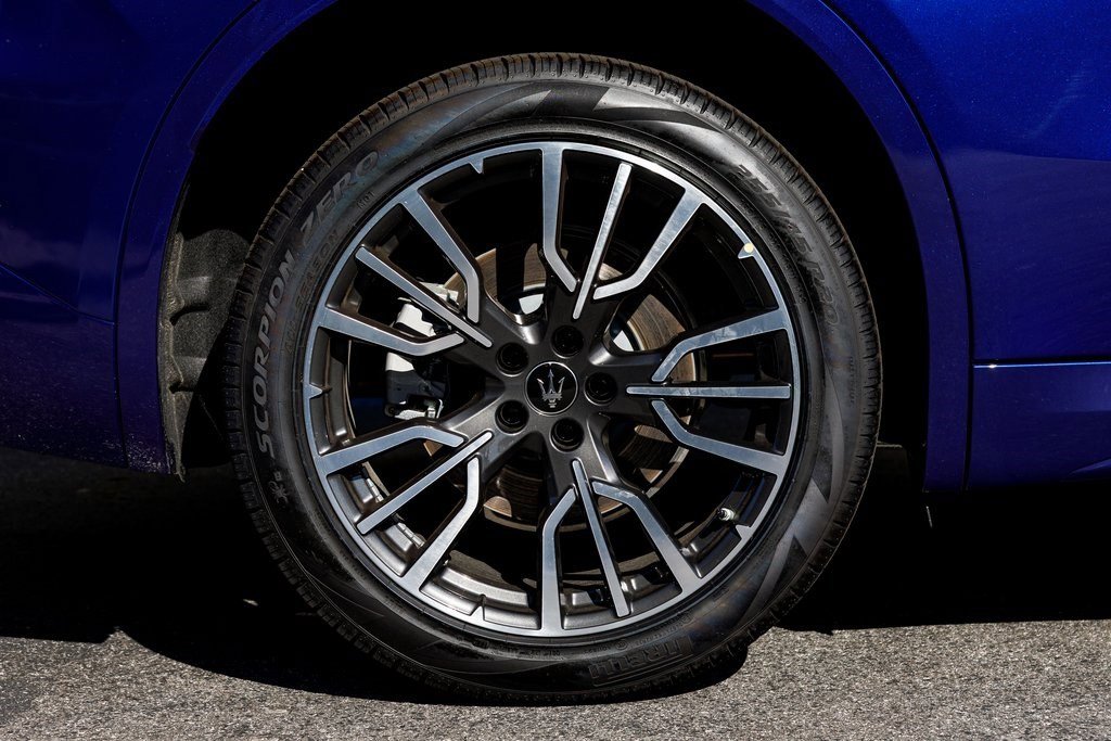 New 2025 Maserati Grecale GT image 15