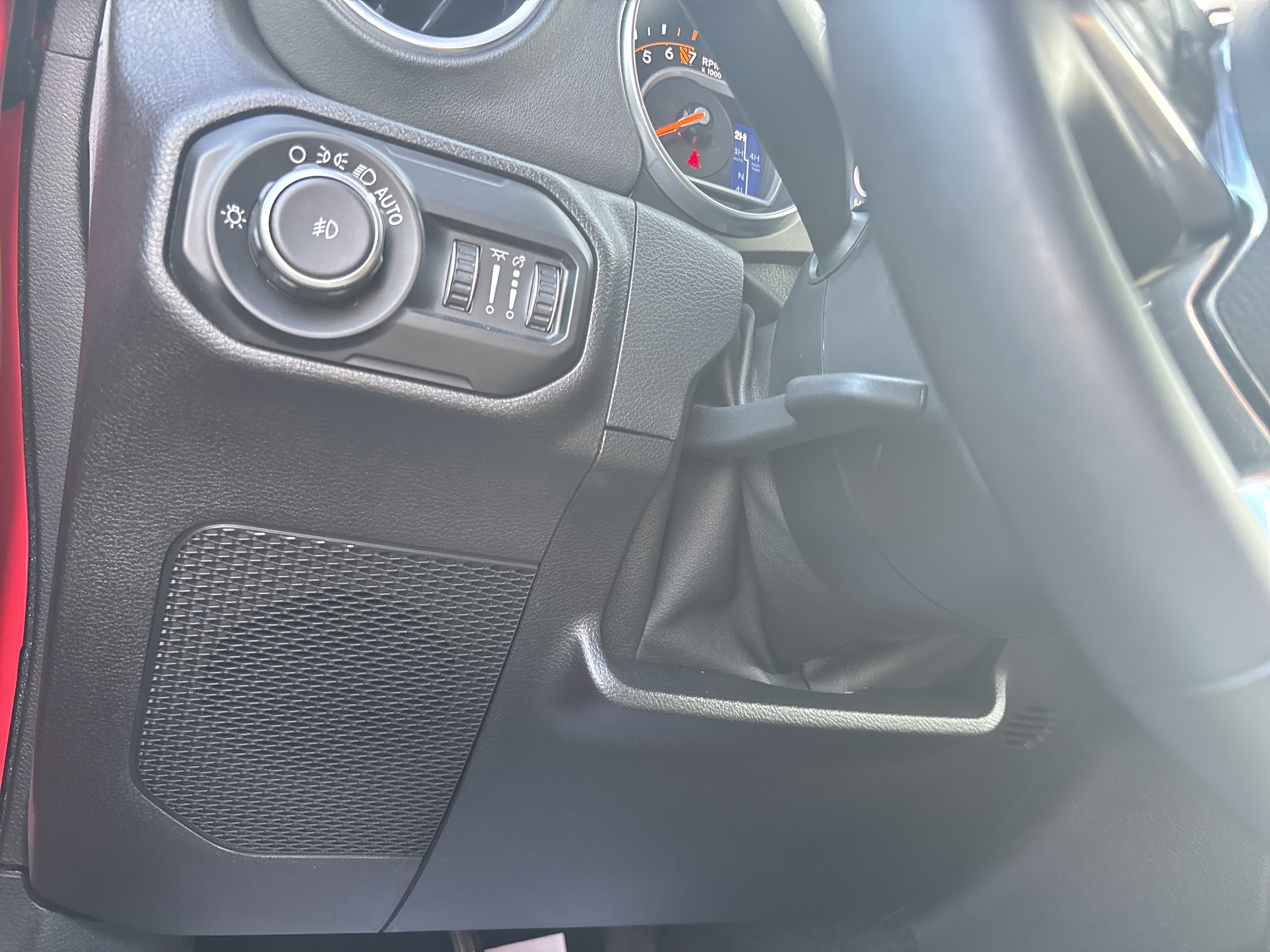 Used 2018 Jeep Wrangler Unlimited Sahara AWD/4WD image 18