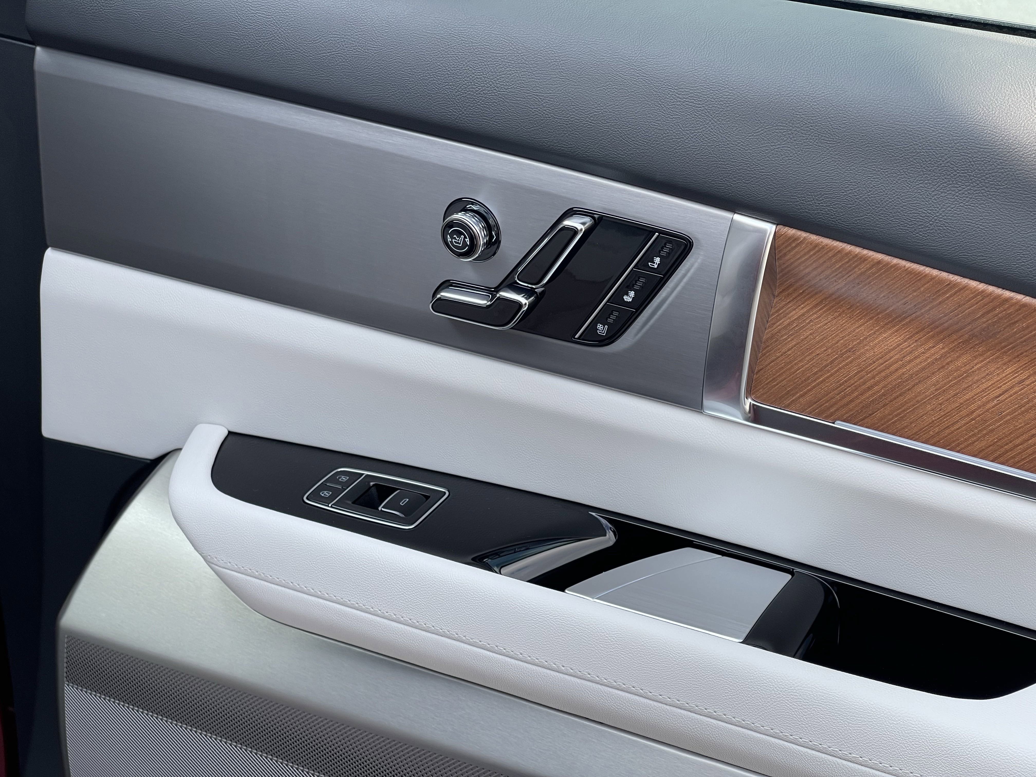 New 2026 Cadillac Vistiq Sport image 12