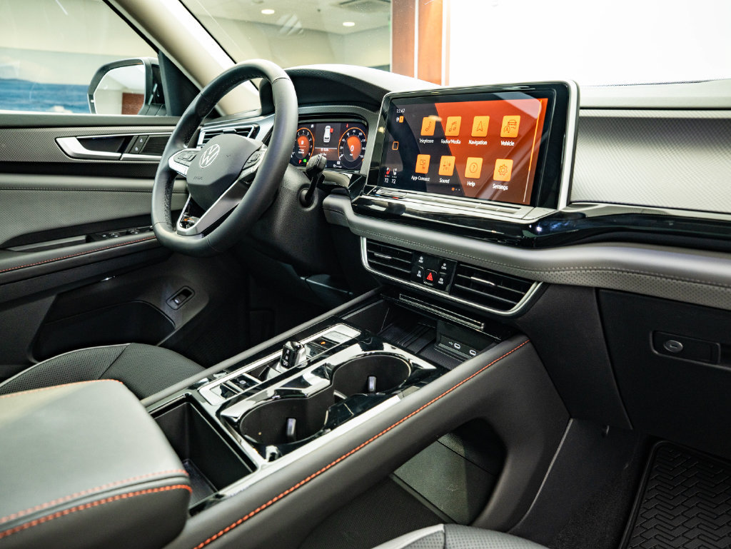 Used 2025 Volkswagen Atlas Peak Edition SE AWD/4WD image 50