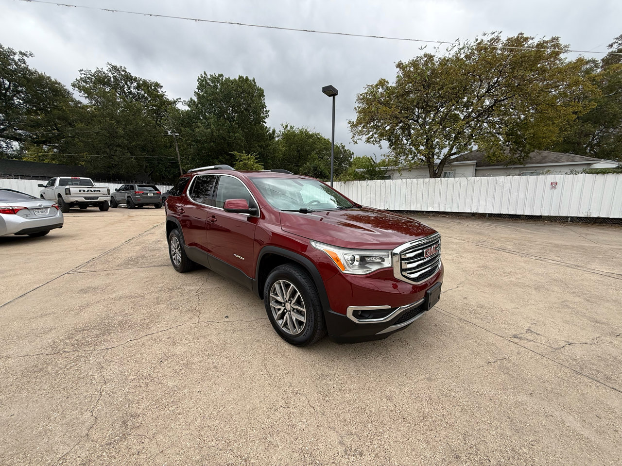 Used 2017 GMC Acadia SLE image 3