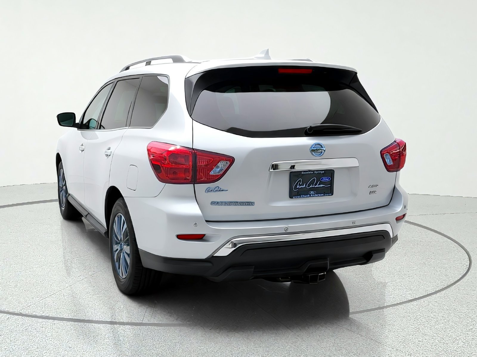 Used 2019 Nissan Pathfinder SL AWD/4WD image 6
