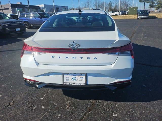 Used 2021 Hyundai Elantra SEL w/ Convenience + Premium Package image 6