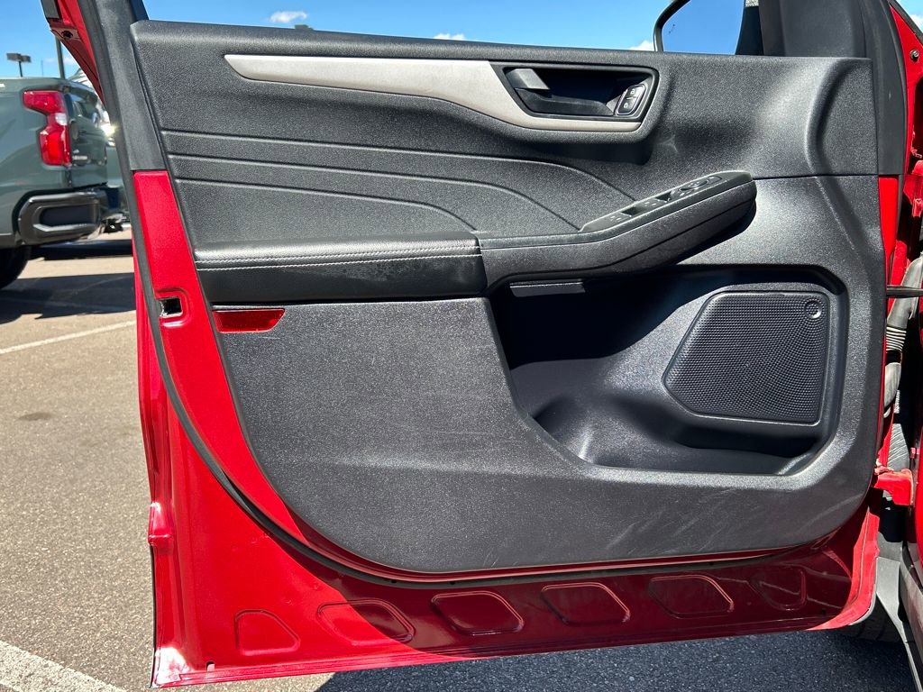 Used 2022 Ford Escape SE w/ SE Sport Appearance Package image 29