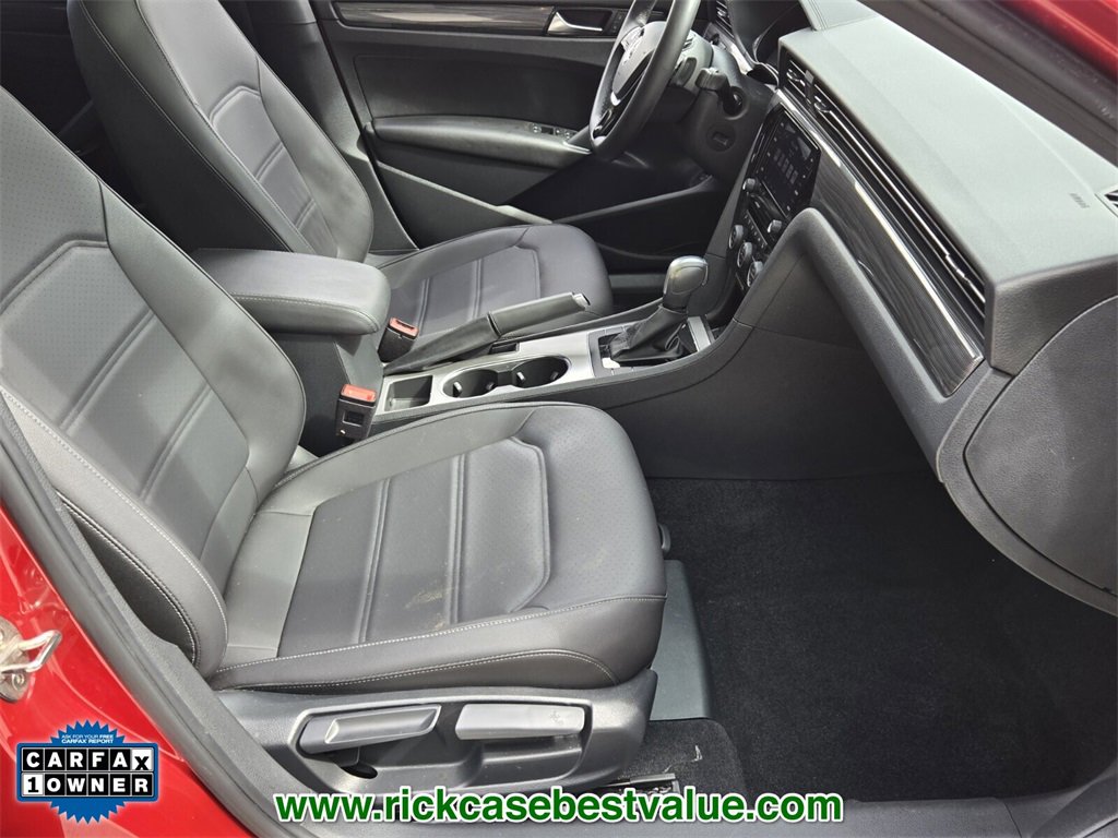 Used 2022 Volkswagen Passat 2.0T R-Line image 17