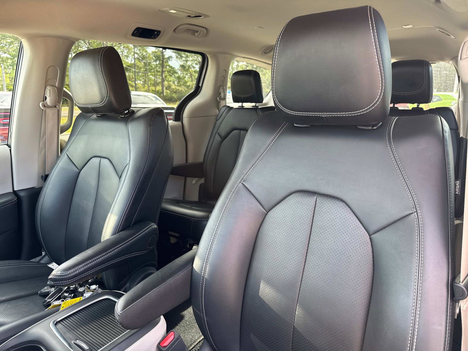 Certified 2024 Chrysler Pacifica Touring-L image 20