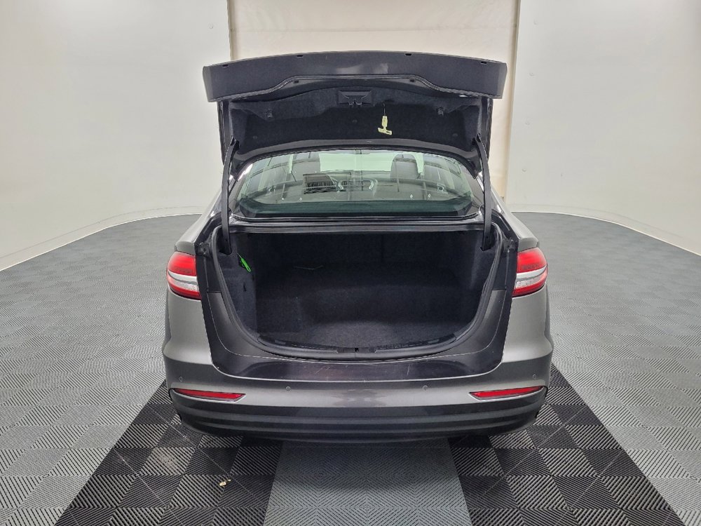 Used 2020 Ford Fusion SE image 29