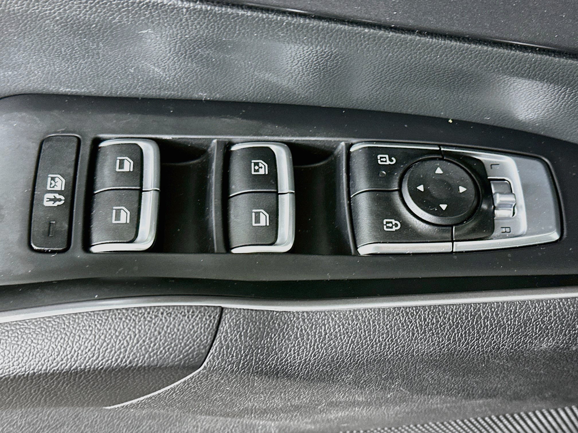 Used 2024 Kia Sorento S FWD image 15