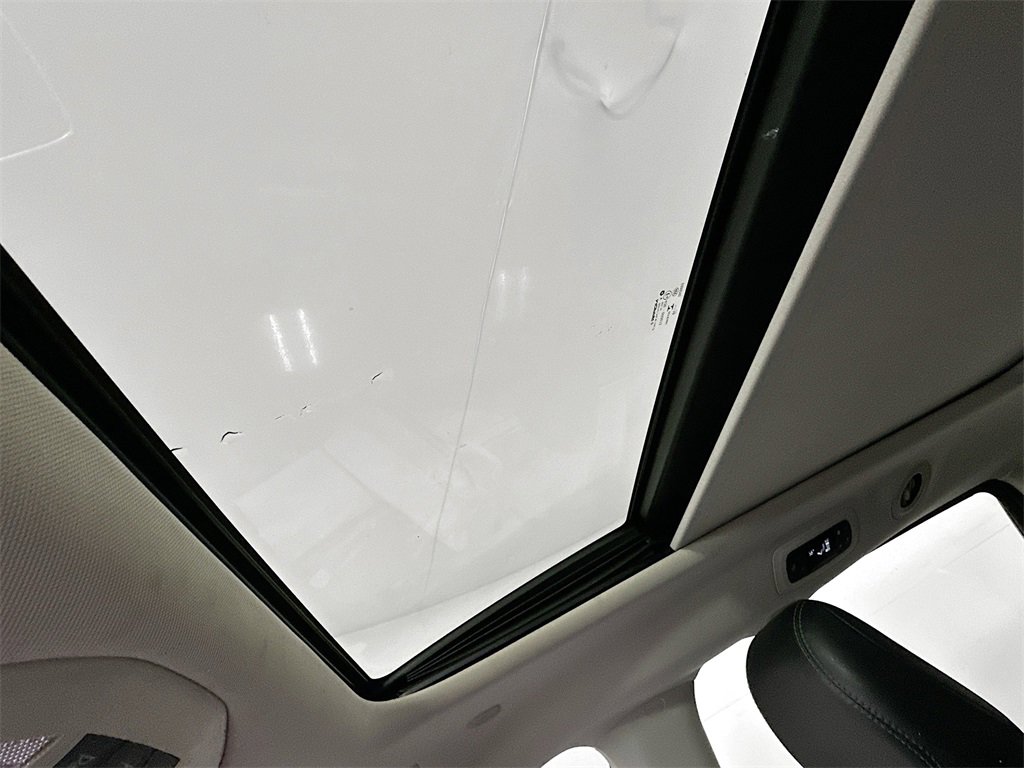 Used 2018 Chrysler Pacifica Limited image 22