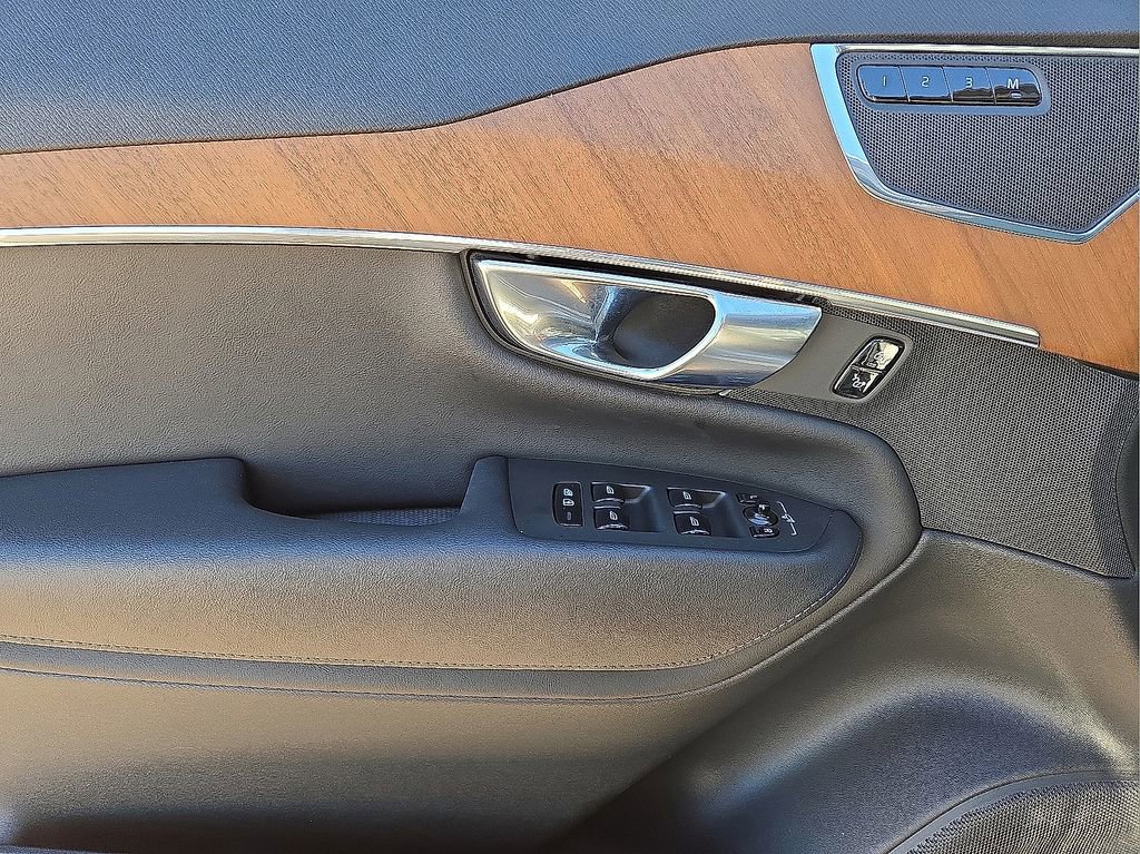 Certified 2025 Volvo XC90 B6 Ultra image 22