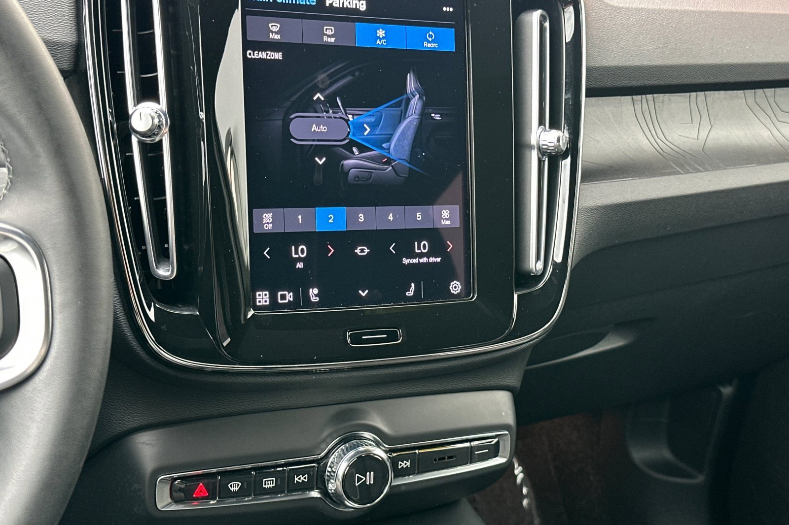 Used 2023 Volvo XC40 Recharge Ultimate w/ Protection Package Premier image 24