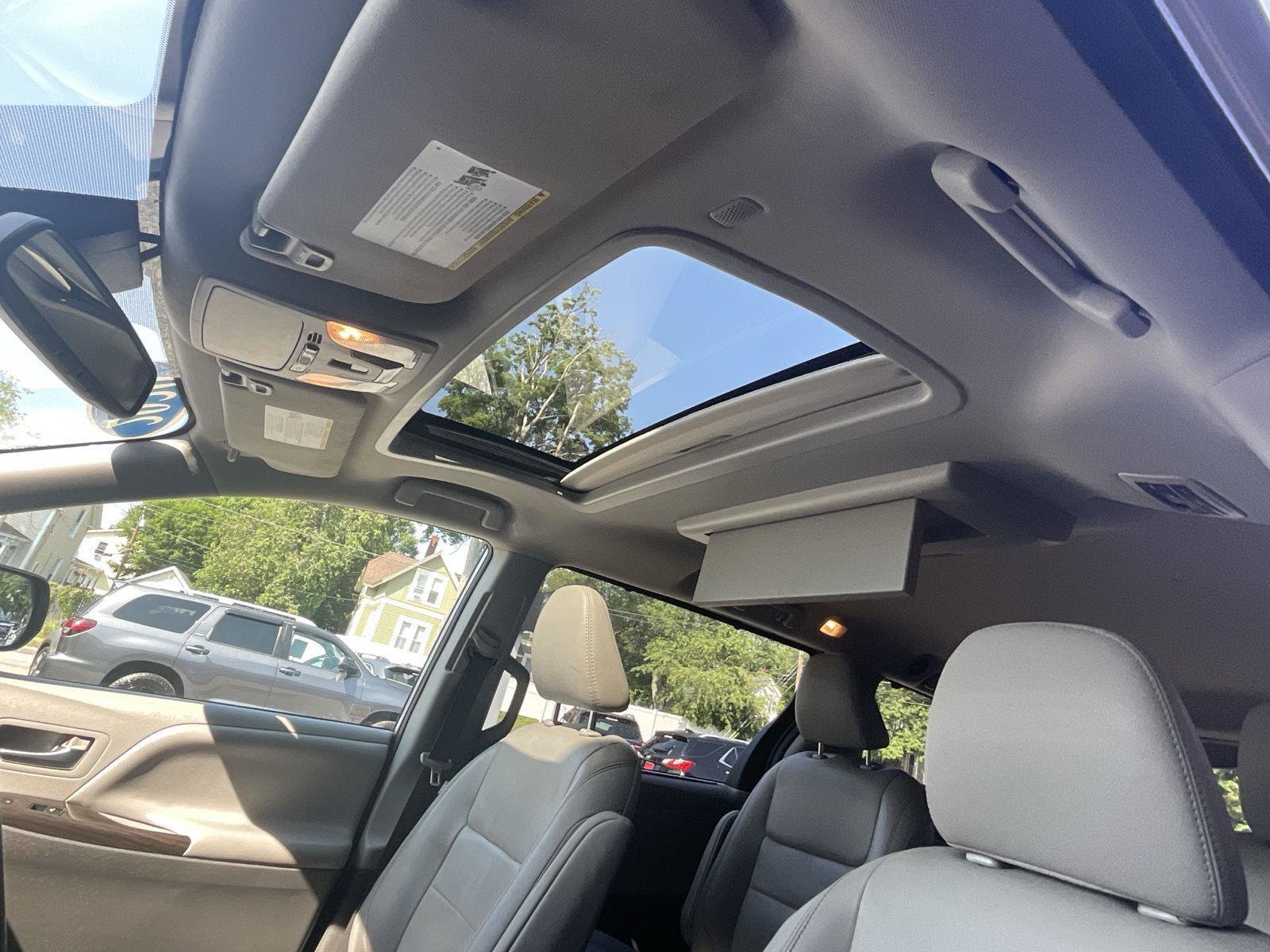 Used 2020 Toyota Sienna XLE Premium AWD/4WD image 17