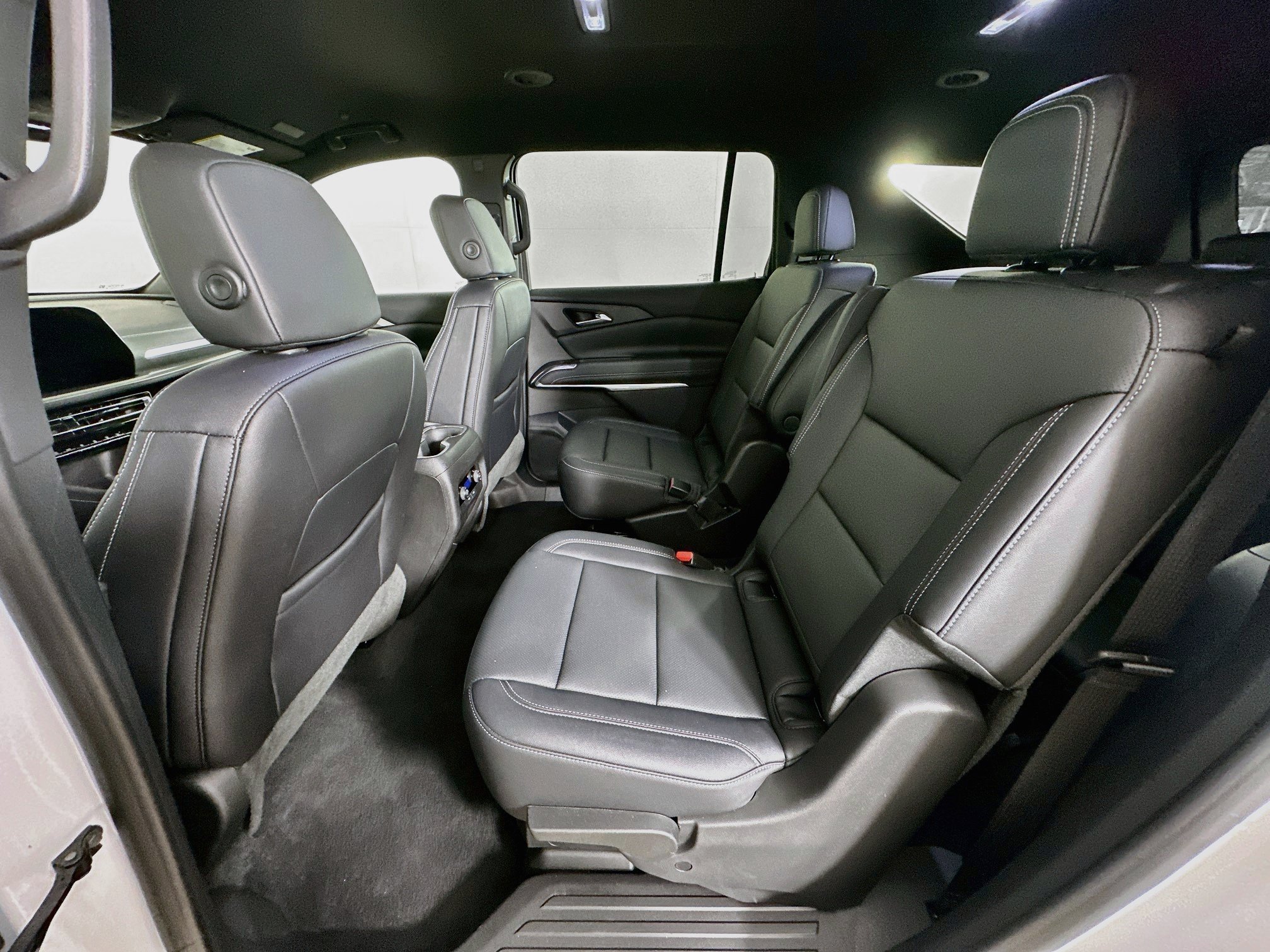 Used 2026 Chevrolet Traverse LT FWD image 28