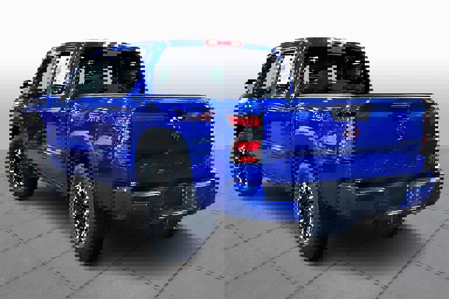 Used 2024 Nissan Frontier PRO-4X w/ Pro Convenience Package image 11