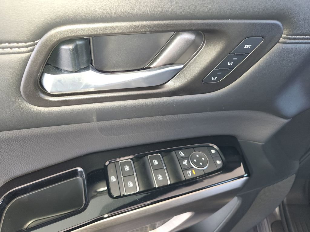 Used 2025 Nissan Pathfinder Platinum w/ Cargo Package image 32