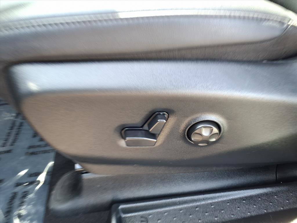 Used 2025 Chrysler Pacifica Select FWD image 24