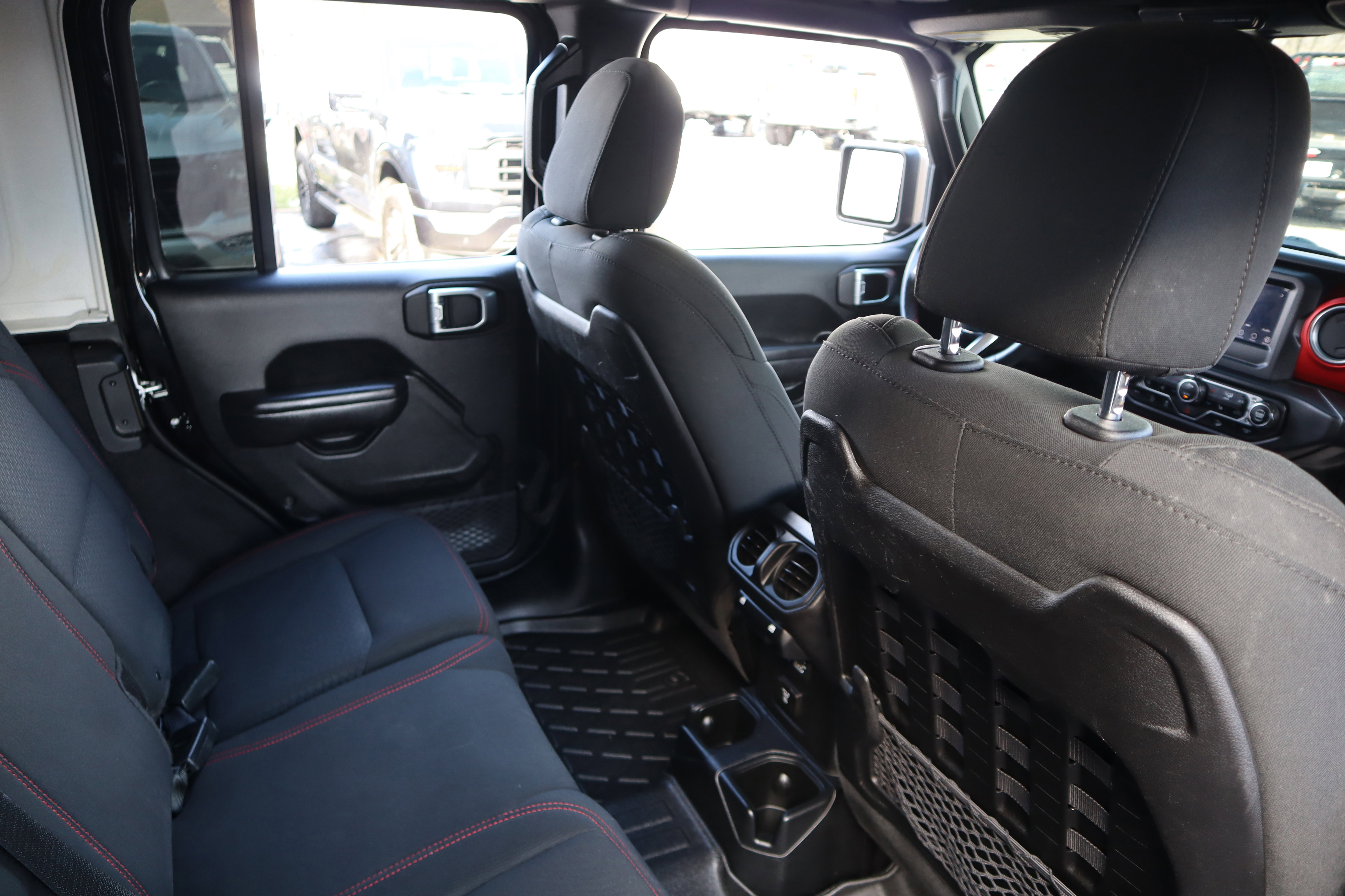 Used 2018 Jeep Wrangler Unlimited Rubicon image 27