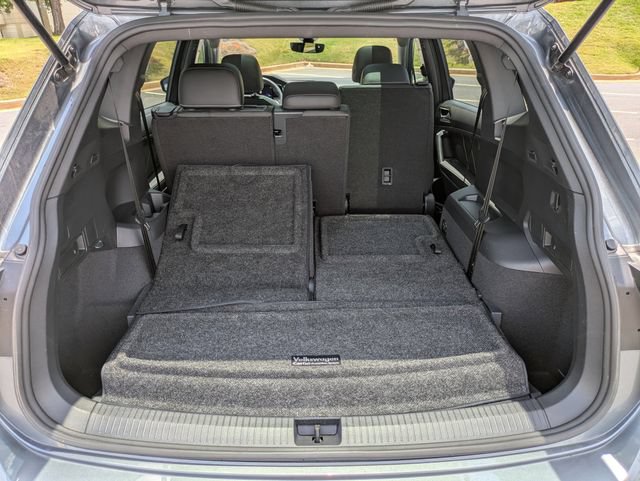 Used 2023 Volkswagen Tiguan SE R-Line FWD image 13