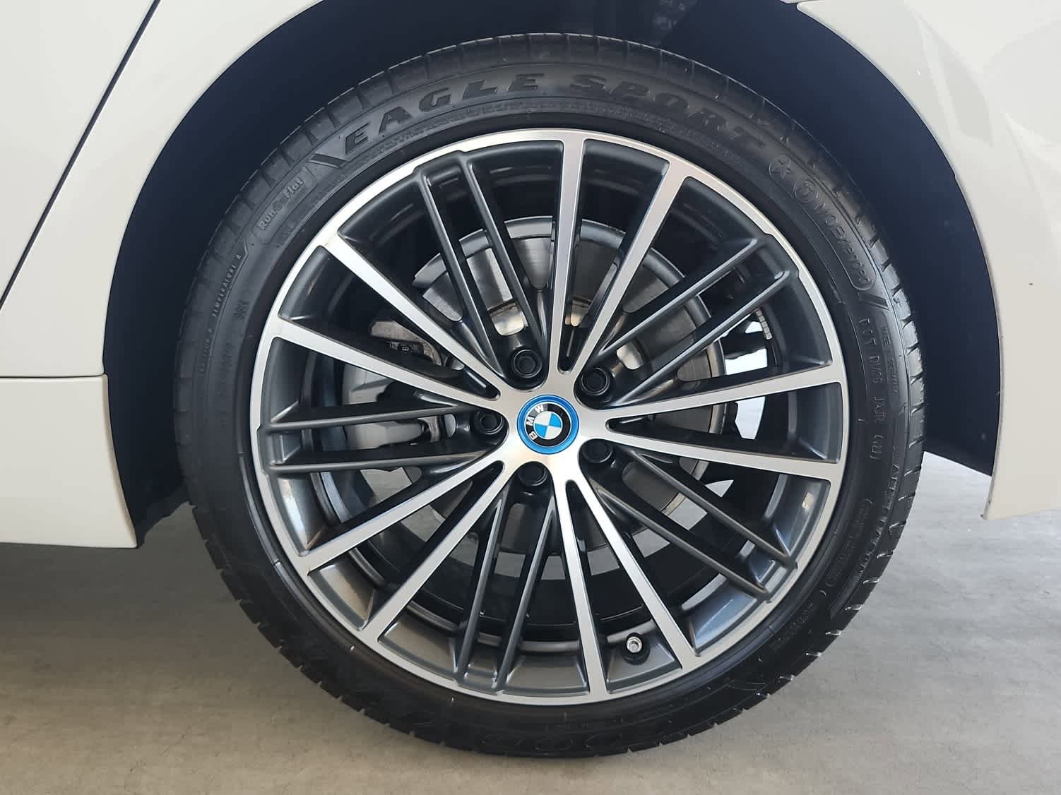 Used 2023 BMW 530e w/ Premium Package RWD image 10