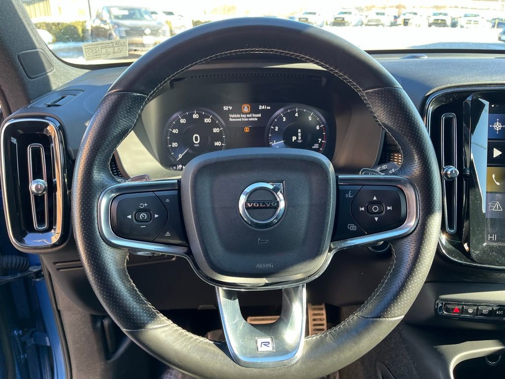 Used 2019 Volvo XC40 T5 R-Design image 11
