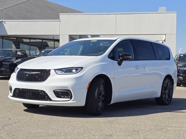 New 2026 Chrysler Pacifica Select image 20