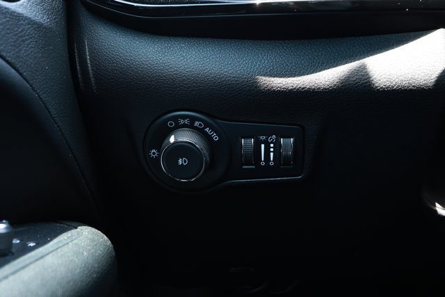 Used 2022 Jeep Compass Latitude FWD image 13