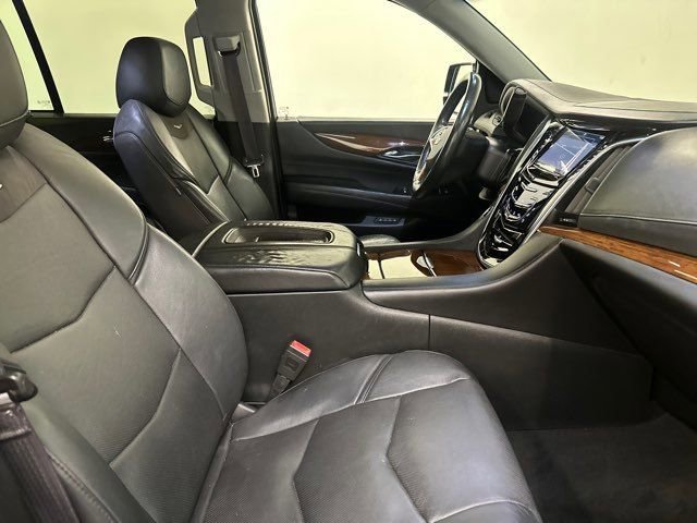 Used 2016 Cadillac Escalade Luxury image 39