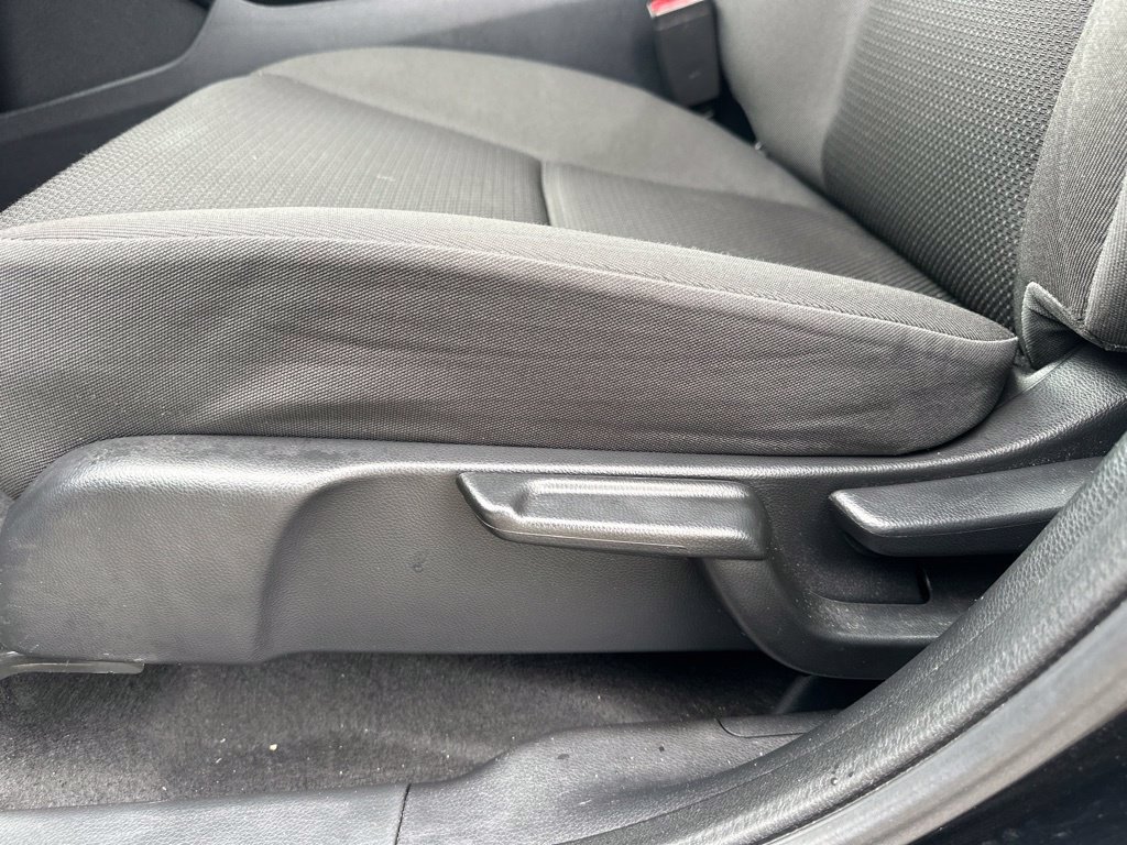 Used 2022 Honda HR-V LX image 16