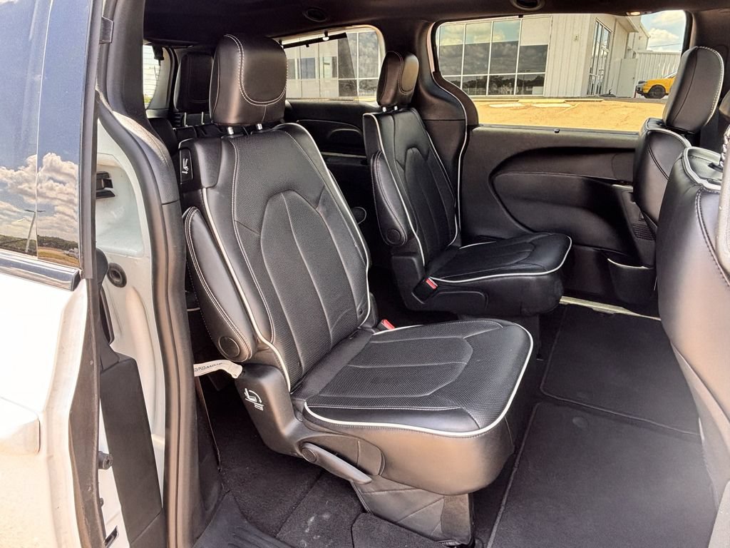 Used 2025 Chrysler Pacifica Limited FWD image 29