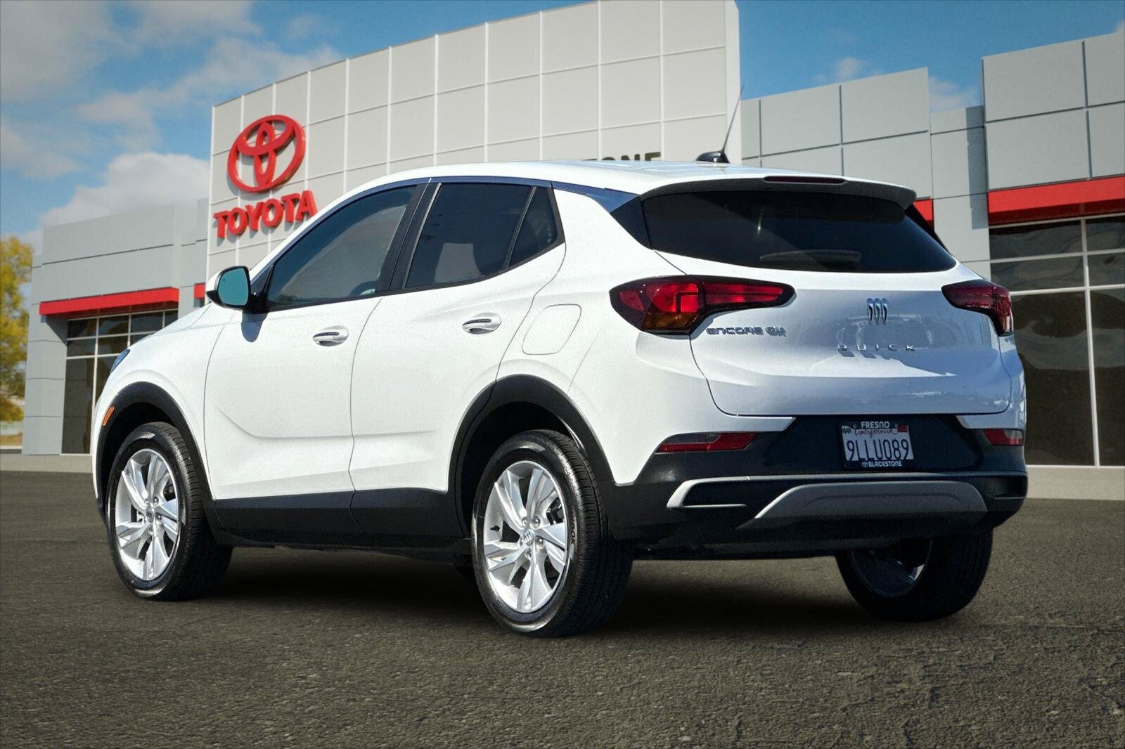 Used 2024 Buick Encore GX Preferred FWD image 5