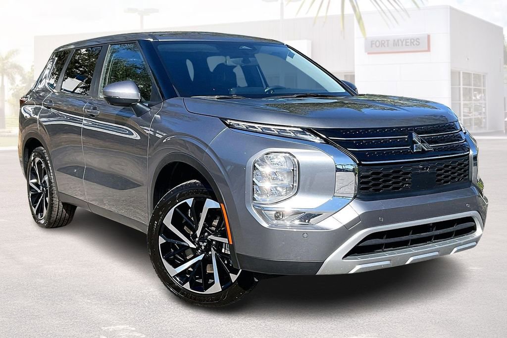 Used 2024 Mitsubishi Outlander SE