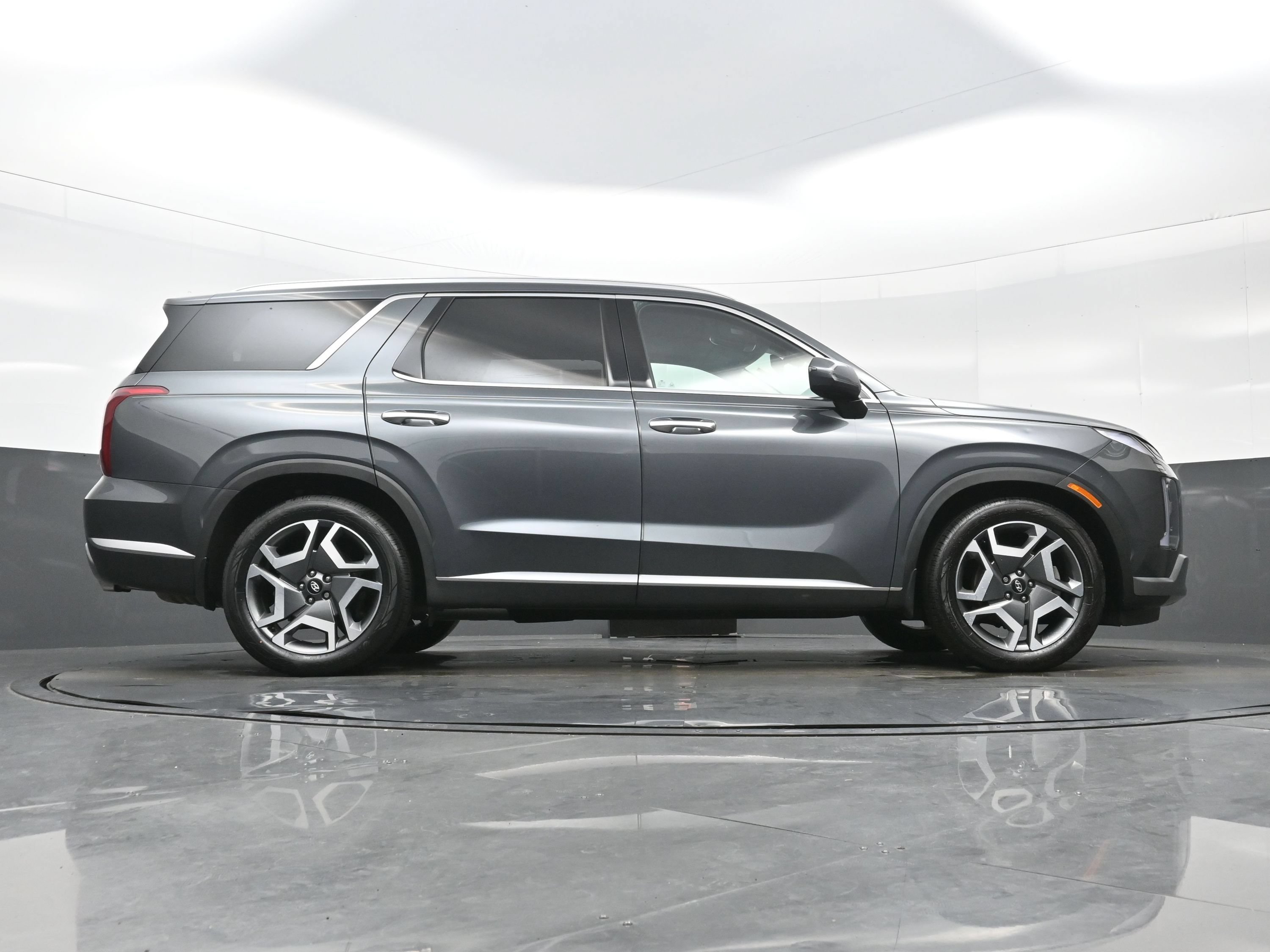 Used 2023 Hyundai Palisade SEL w/ Winter Package AWD/4WD image 33