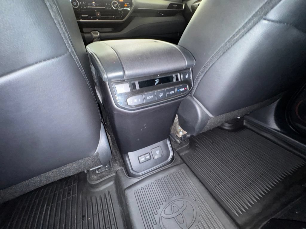 Used 2023 Toyota Highlander Platinum AWD/4WD image 23