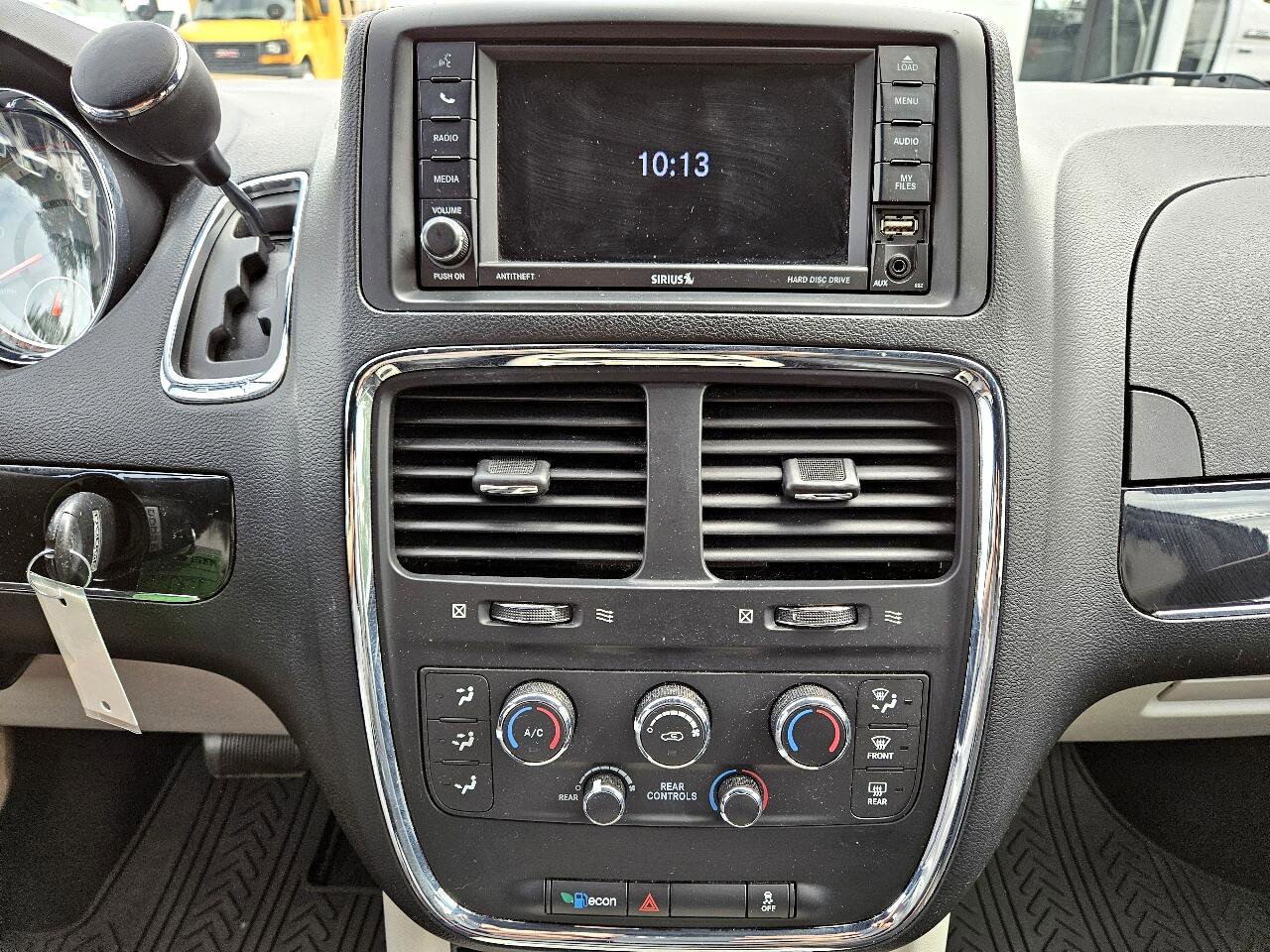 Used 2019 Dodge Grand Caravan SXT image 39