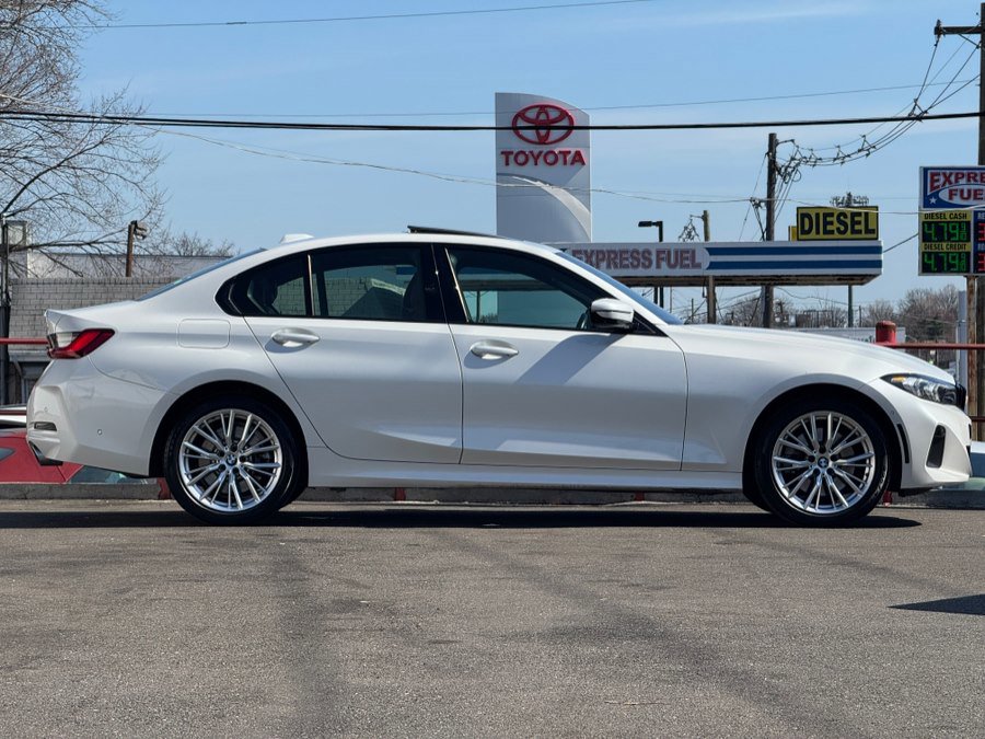 Used 2023 BMW 330i xDrive Sedan w/ Premium Package AWD/4WD image 4