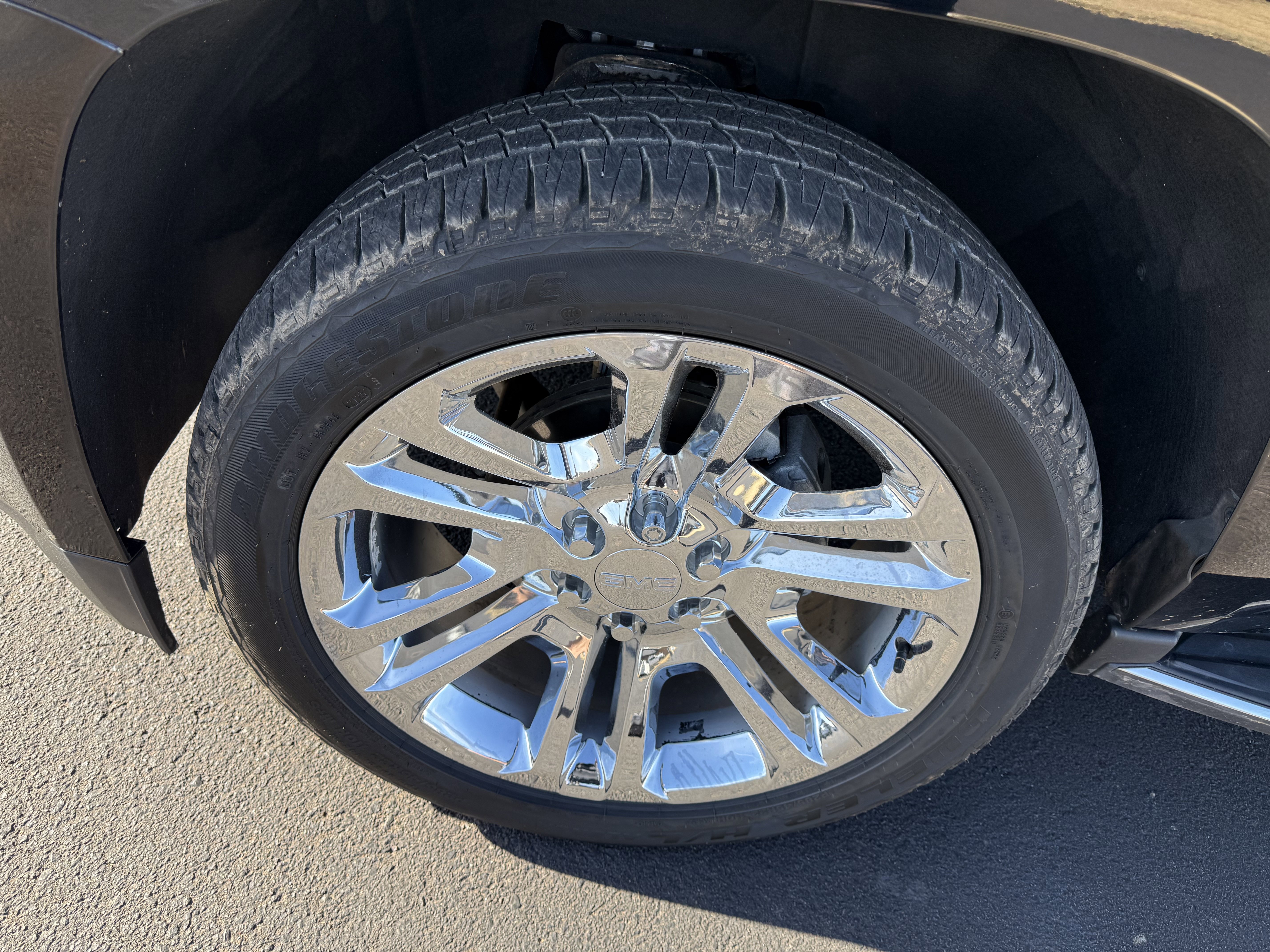 Used 2017 GMC Yukon SLT w/ Premium Edition image 5