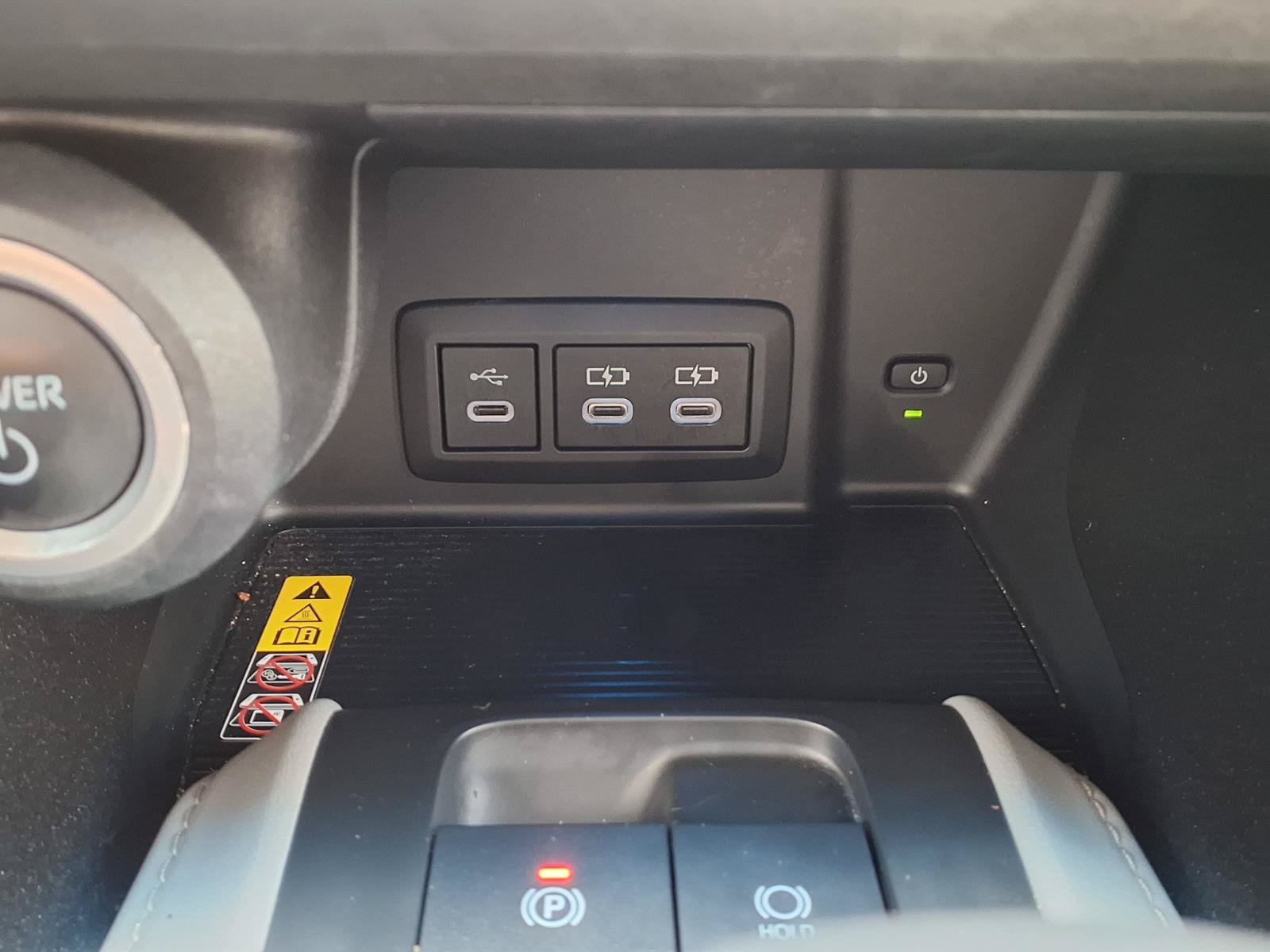 Used 2024 Toyota Venza LE AWD/4WD image 8