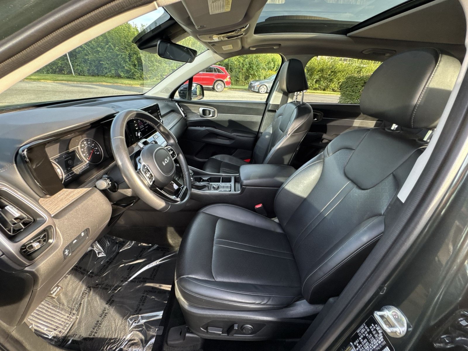 Used 2023 Kia Sorento S w/ Panoramic Sunroof Package AWD/4WD image 11