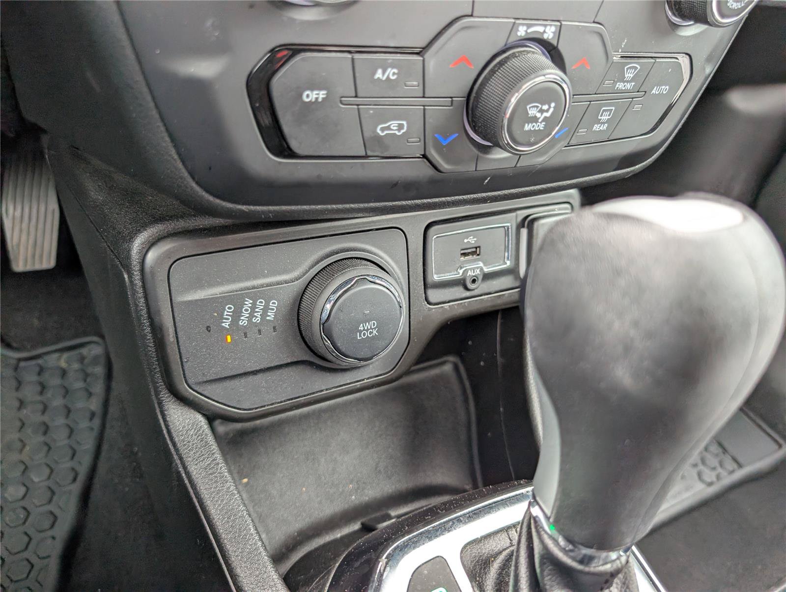 Used 2022 Jeep Renegade Altitude w/ Sun/Sound Group AWD/4WD image 27