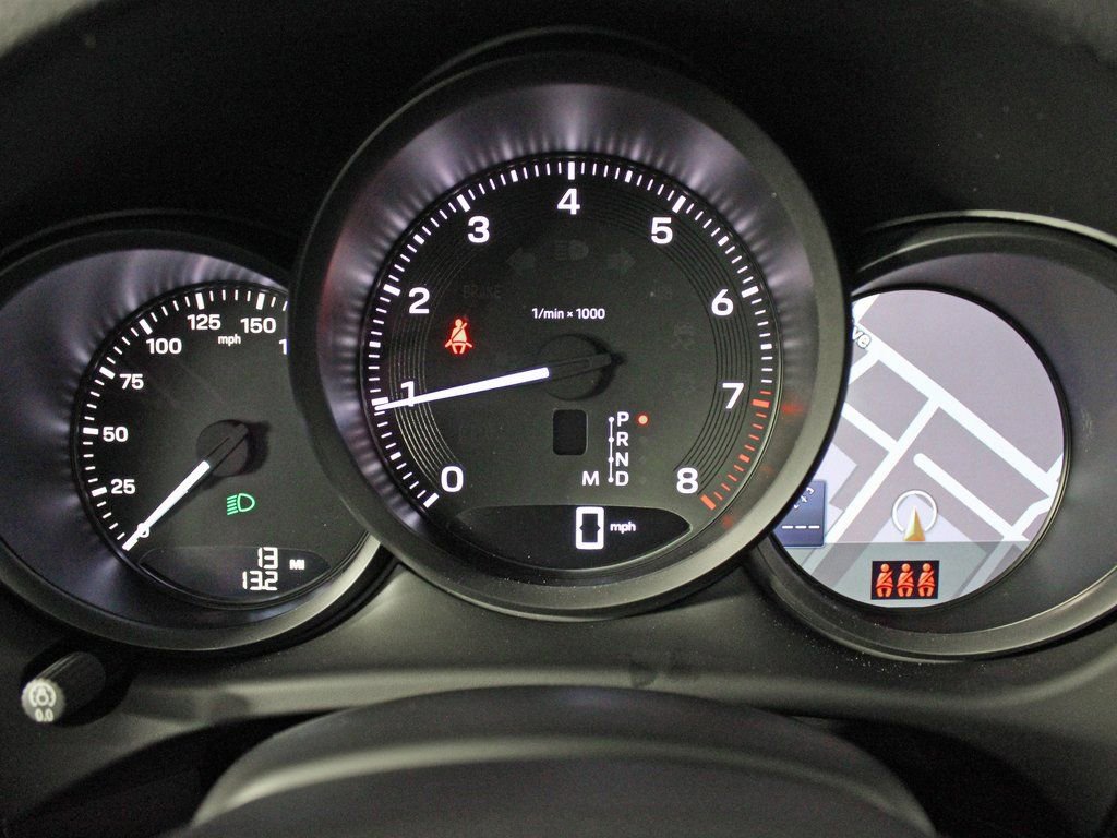 Certified 2025 Porsche Macan image 20