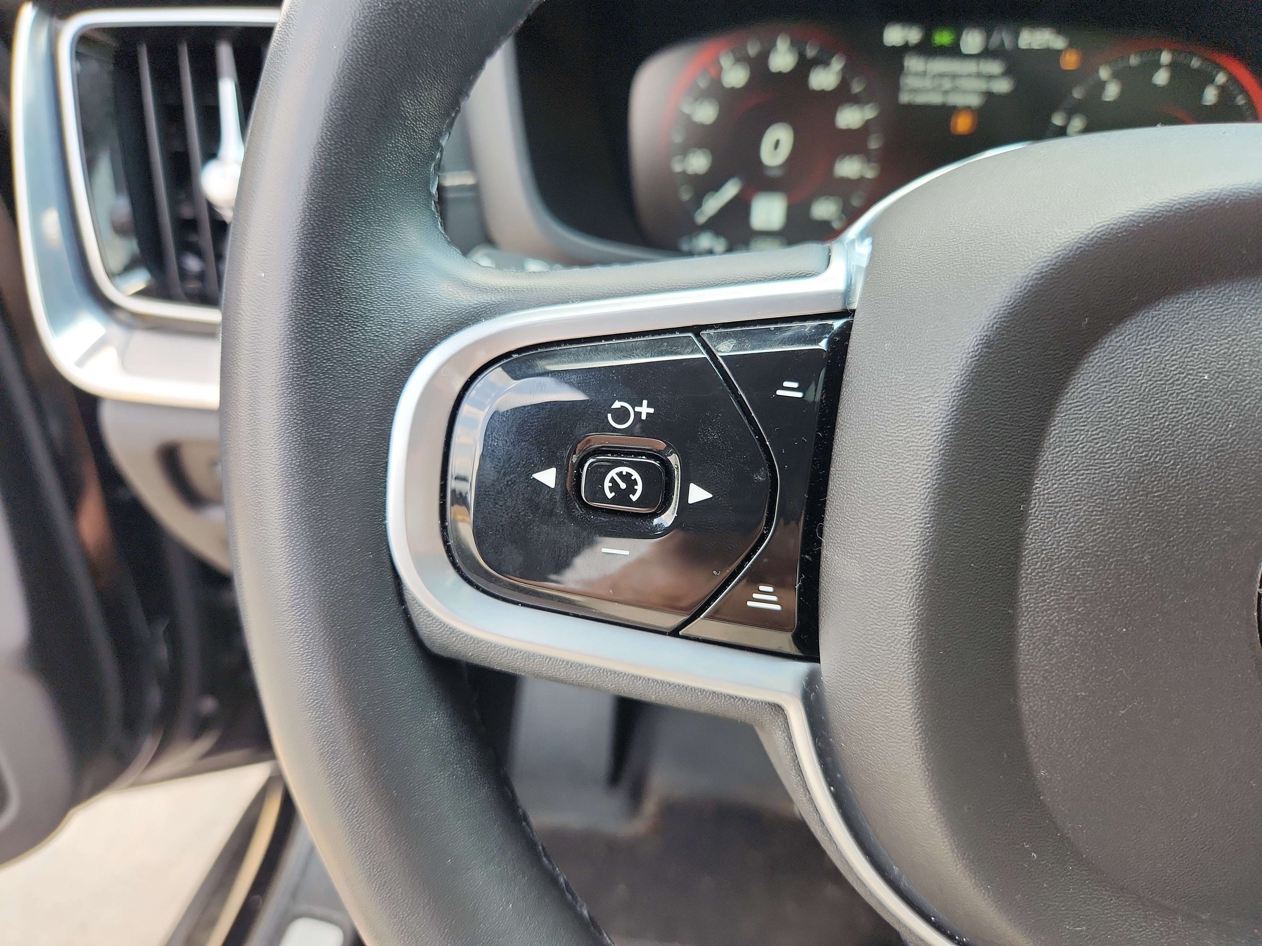 Used 2022 Volvo S60 B5 R-Design w/ Advanced Package image 20