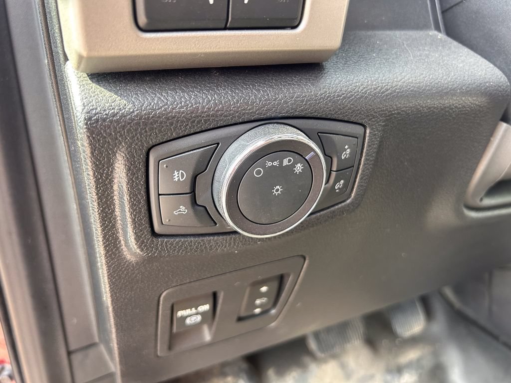 Used 2019 Ford F150 Lariat w/ Equipment Group 502A Luxury AWD/4WD image 11