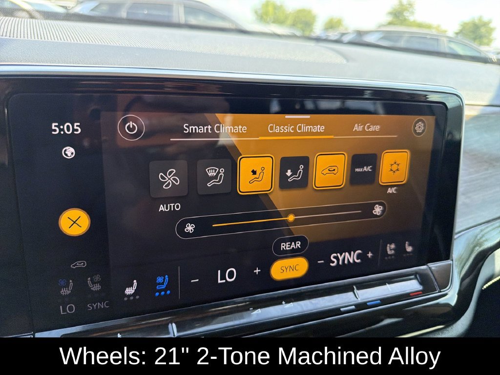 Used 2024 Volkswagen Atlas SEL Premium R-Line AWD/4WD image 17