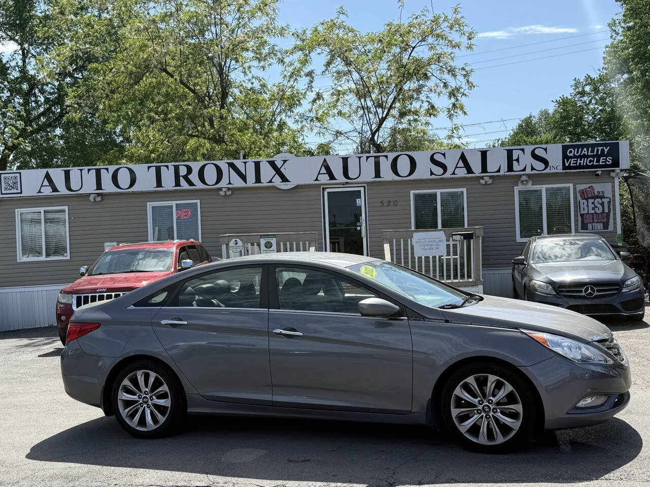 Used 2012 Hyundai Sonata SE FWD image 1