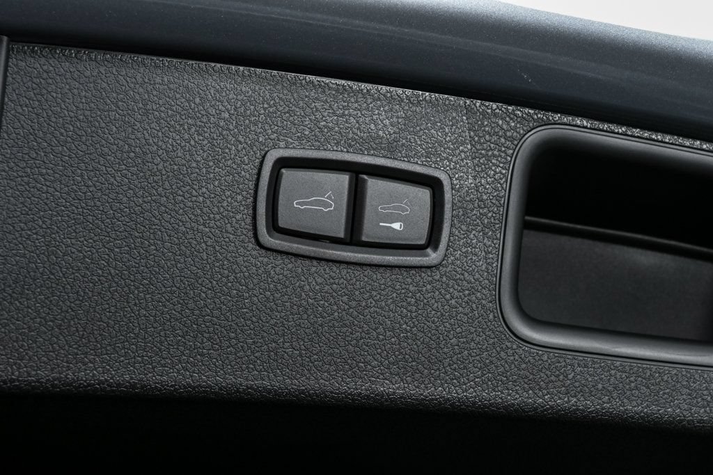 Certified 2026 Porsche Macan AWD/4WD image 31