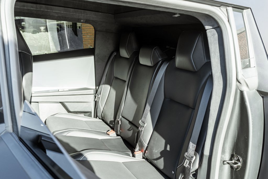 Used 2024 Tesla Cybertruck AWD Crew Cab image 29