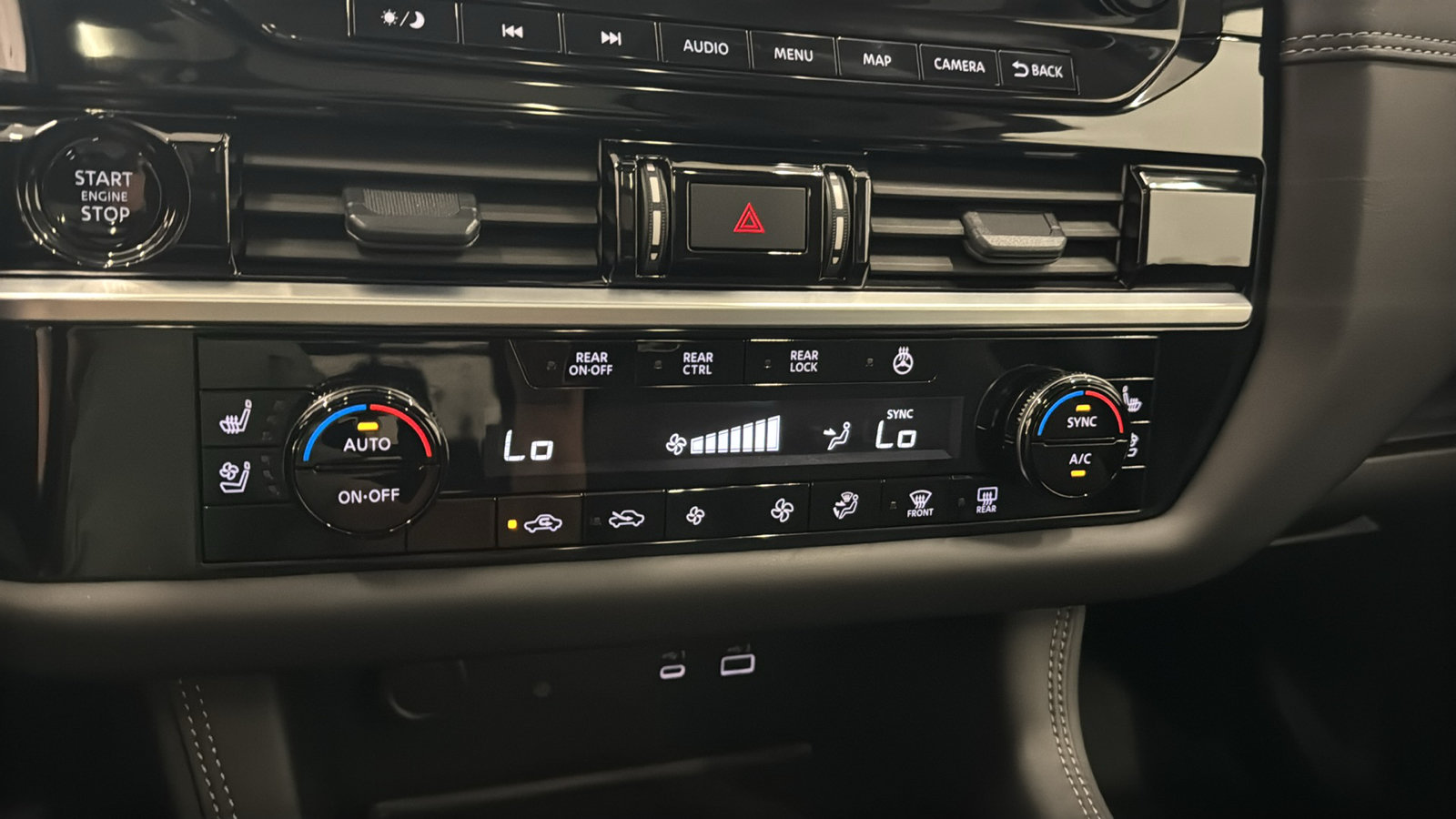 Used 2025 Nissan Pathfinder Platinum AWD/4WD image 19