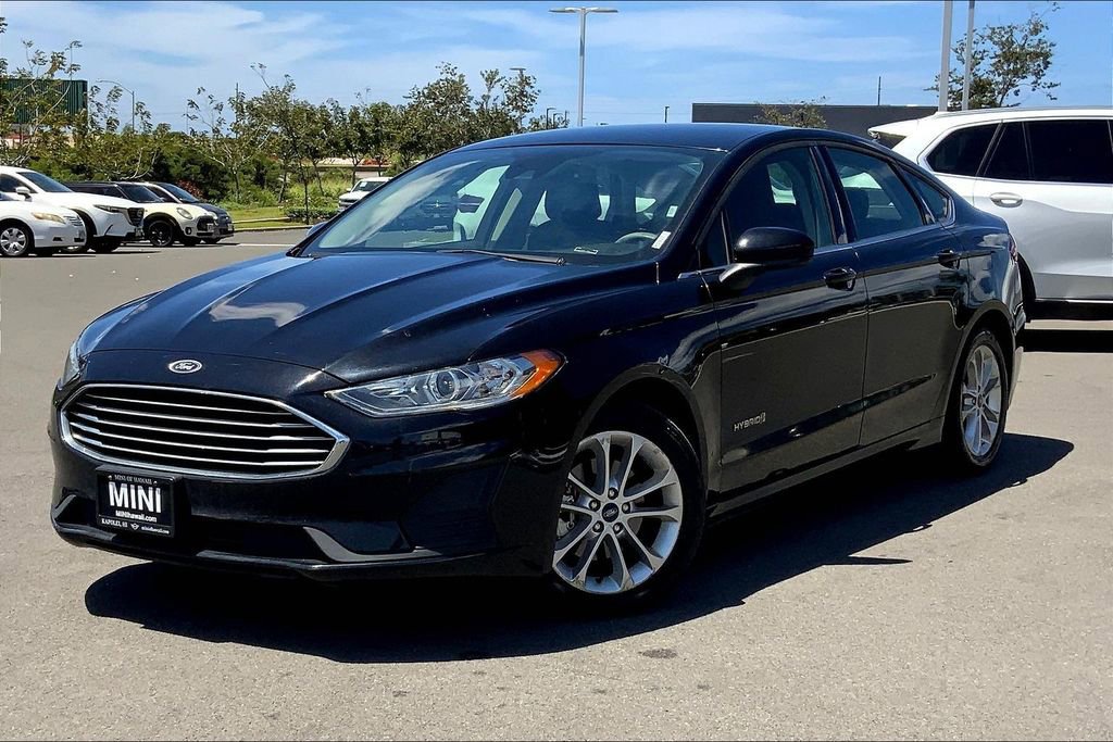 Used 2019 Ford Fusion SE image 2